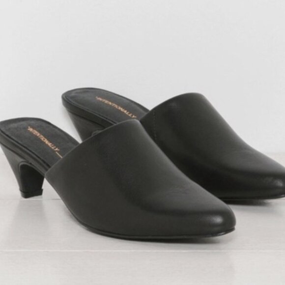 Intentionally Blank Perf Lo Mules in Black - Size 8 - Picture 2 of 10